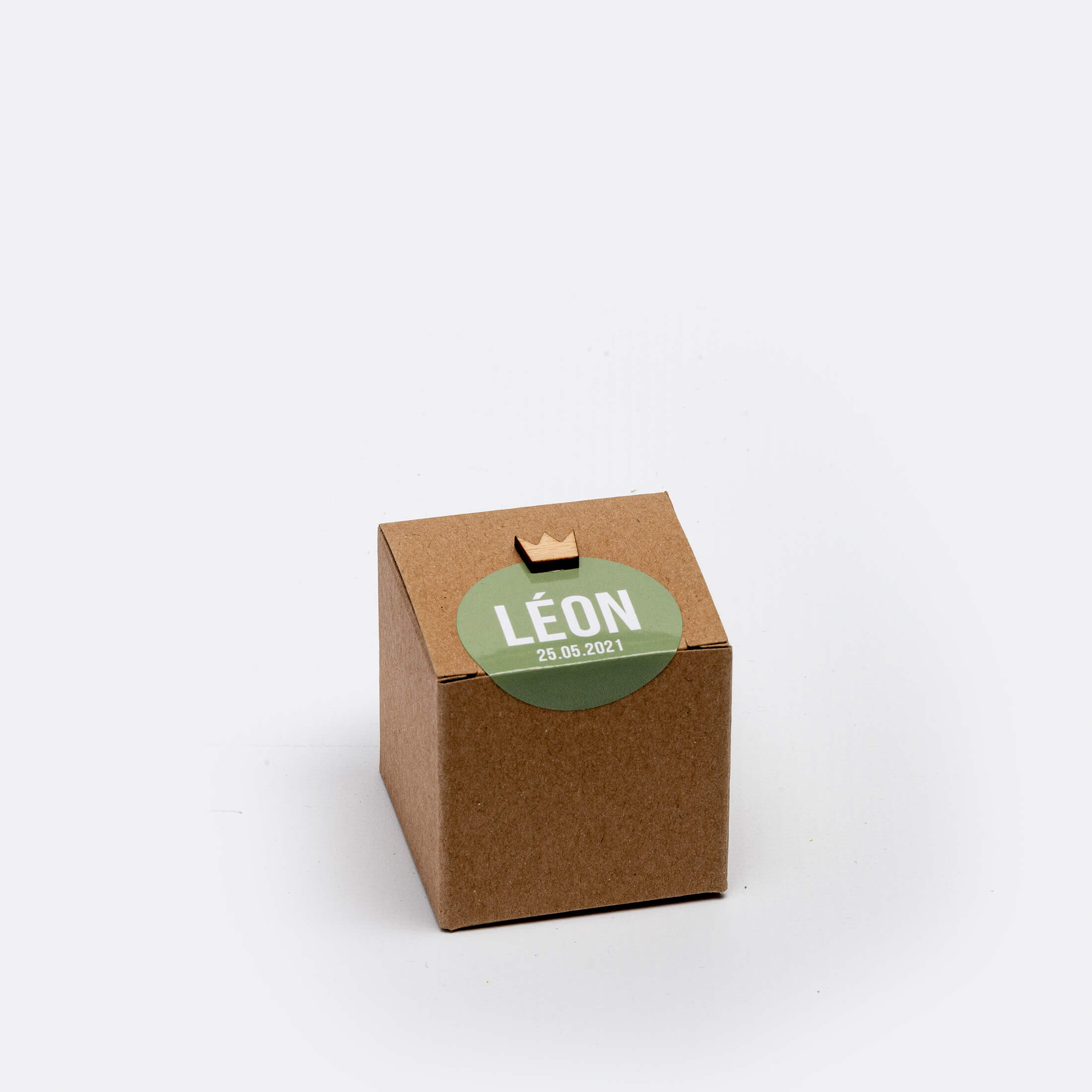 Boîte cubique pour dragées, 5 x 5 x 5 cm., carton kraft