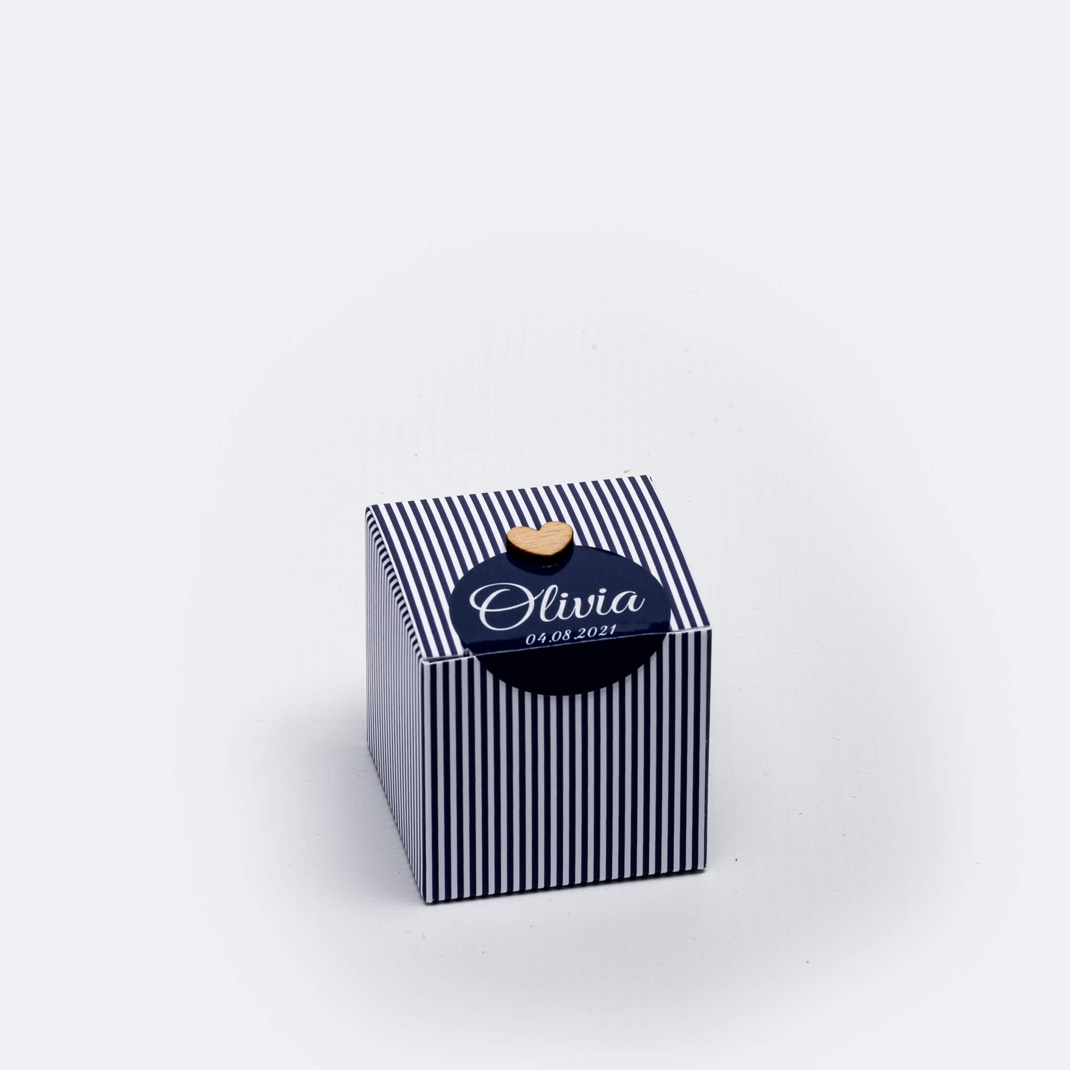 Boîte cubique pour dragées, 5 x 5 x 5 cm., couleur bleu marine, lignée